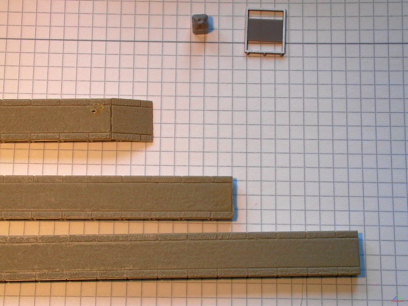 018 Bahnsteig aus der Packung.JPG - Ein Gepäckbahnsteig - so kommt er aus der Packung